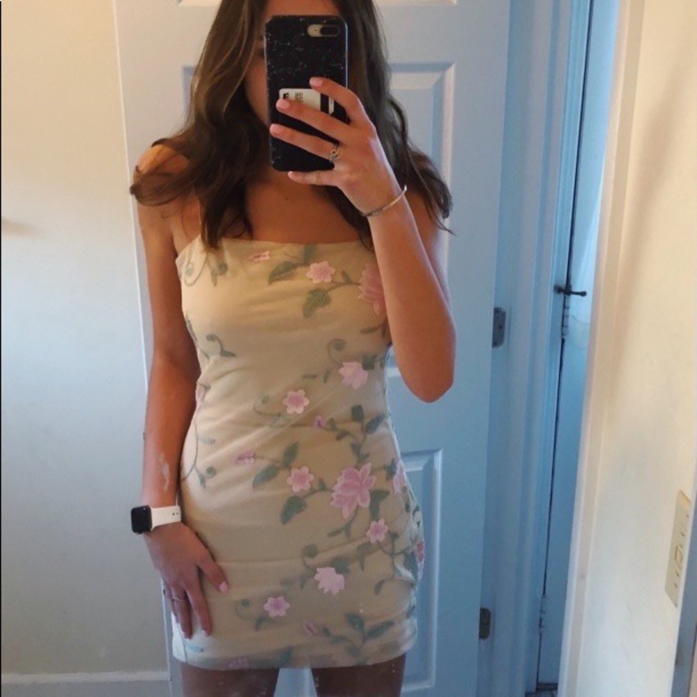 Kendall&Kylie tan minidress, mesh flower detail